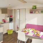 Location-mobil-home-grand-espace-cuisine-camping-saint-jean-de-monts-Le-Tropicana