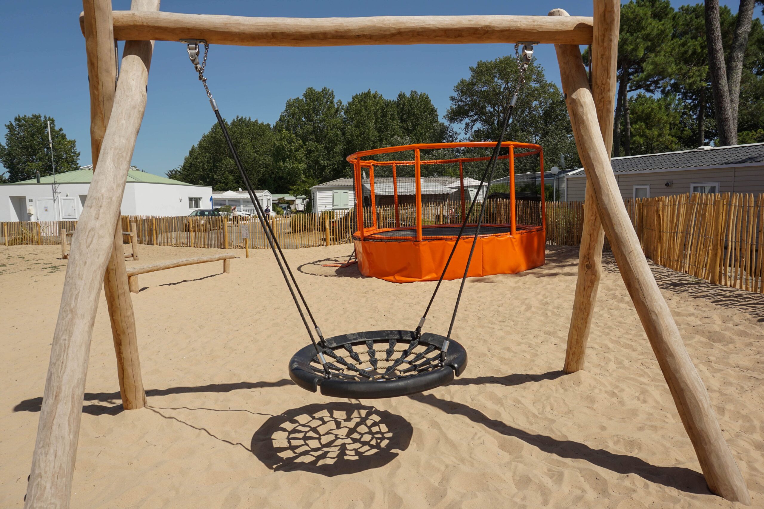 camping 5 étoiles vendée avec balancoire nid d'oiseau Le Tropicana