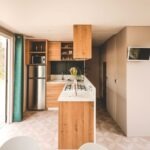 cuisine-ouverte-prestige-luxe-confort-camping-5-etoiles-Le-Tropicana